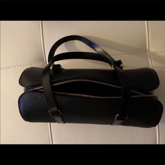 Louis Vuitton - Picture 3 of 6